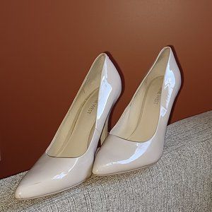 Nine West Classic Patent Leather Pumps - Nude Sz 9